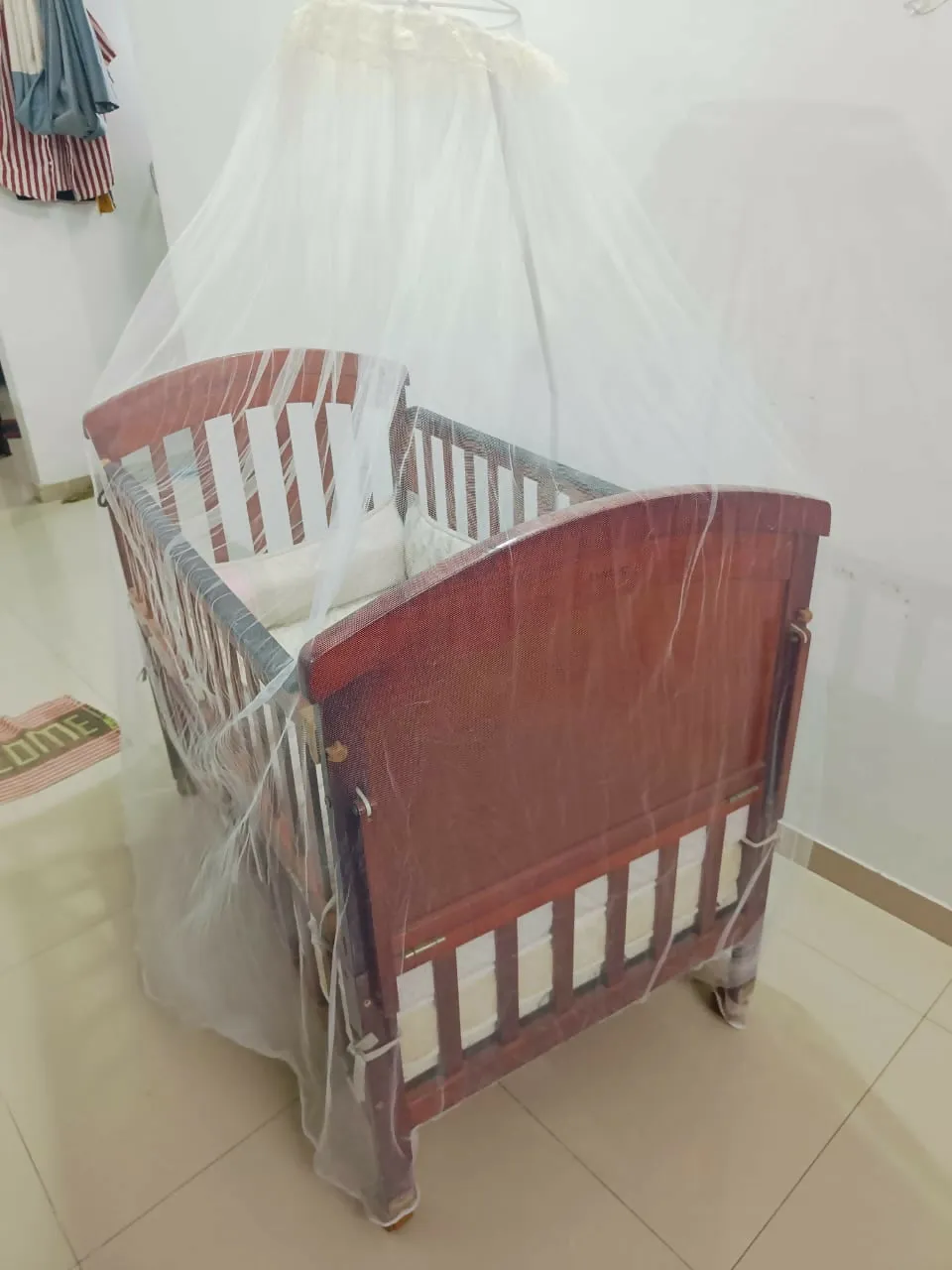 LUVLAP C-80 Baby Crib/Cot with Bumper, Matress and Mosquito Net, Dimensions: 27*16.5*89.1 cm