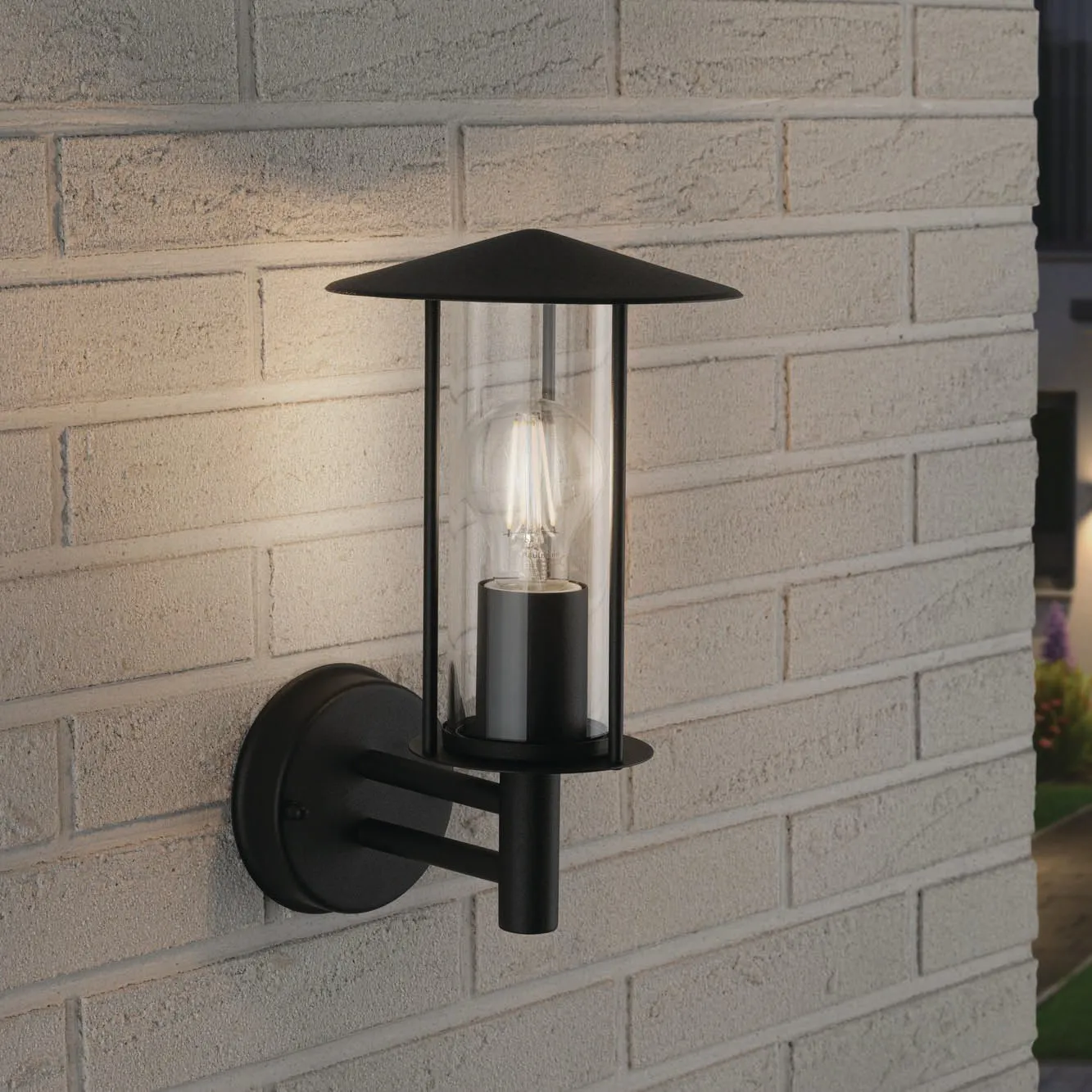 Outdoor Classic 15W LED Wall Light in Dark Grey