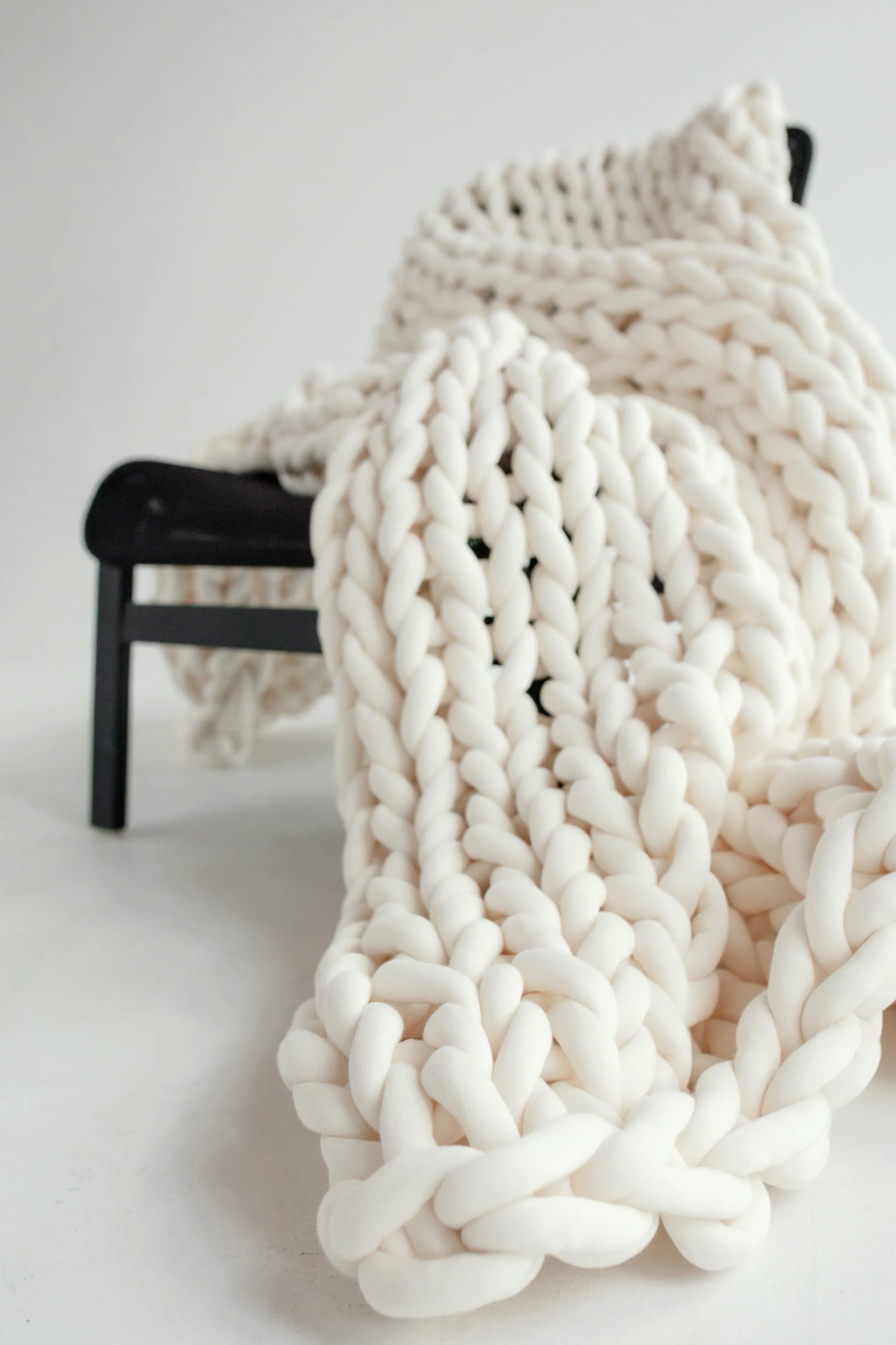 Tube yarn blanket, large throw blanket 50”x70” (130x170 cm)