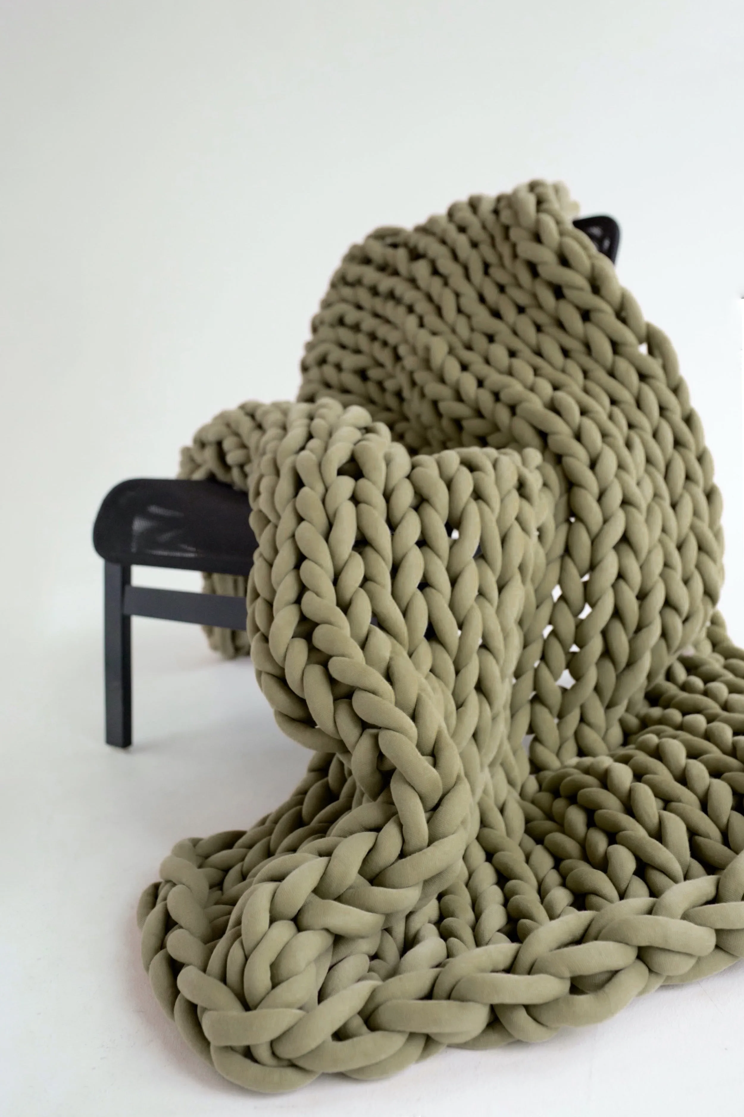 Tube yarn blanket, large throw blanket 50”x70” (130x170 cm)